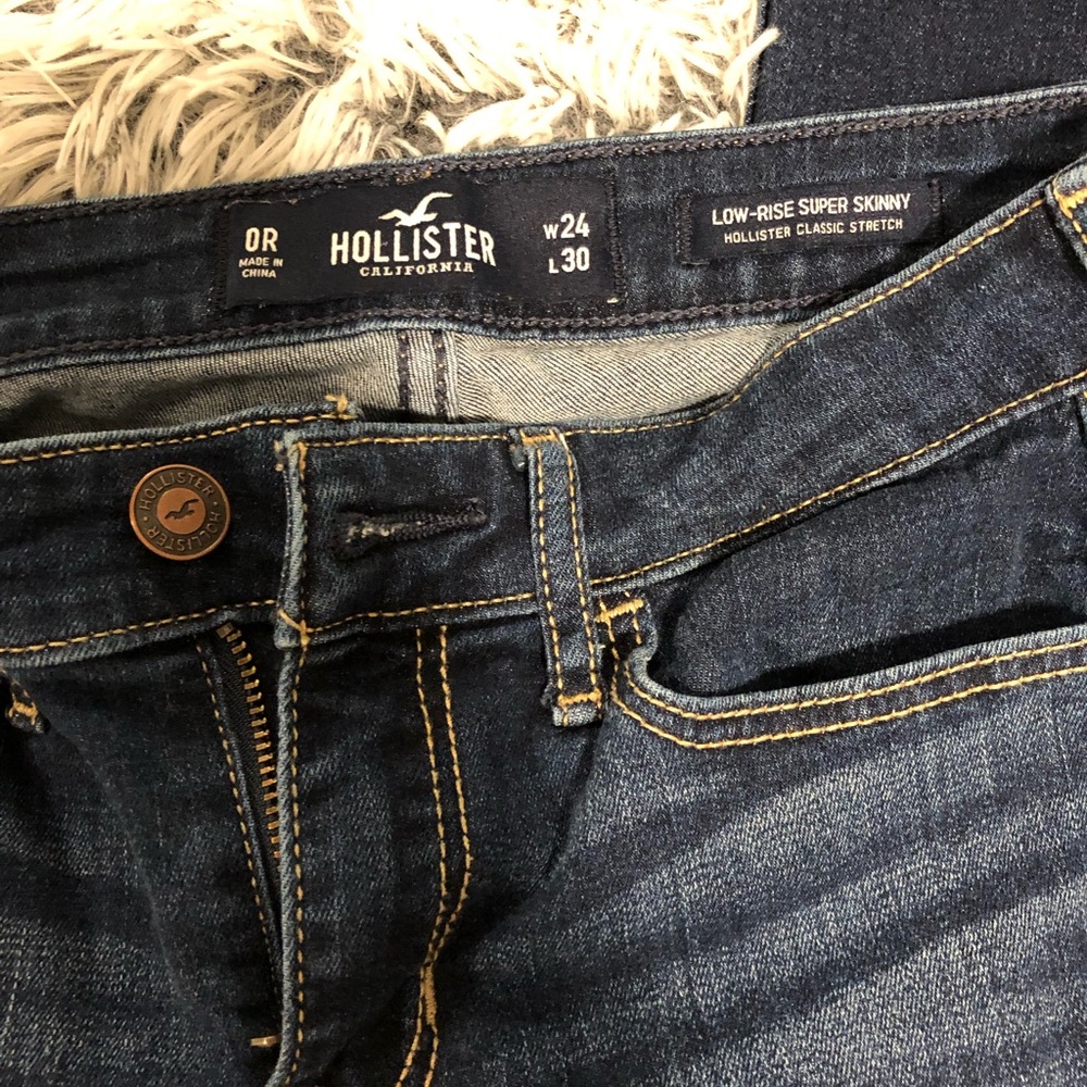 HOLLISTER low rise super skinny denim w holes